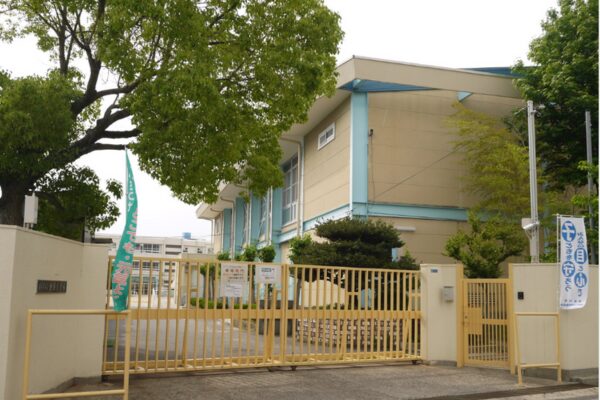 寝屋川市立池田小学校の外観画像